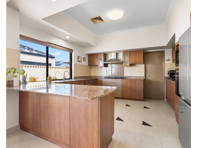 14 Repose Terrace, Atwell WA 6164