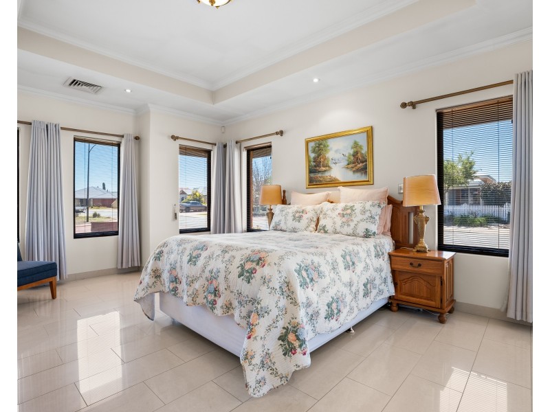 14 Repose Terrace, Atwell WA 6164