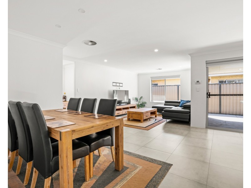 19 Calamocha Way, Piara Waters WA 6112