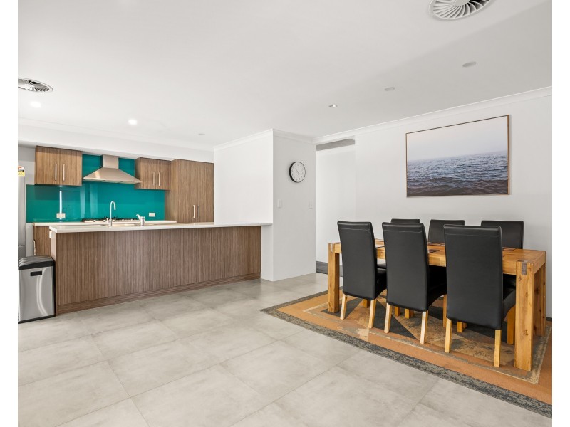 19 Calamocha Way, Piara Waters WA 6112