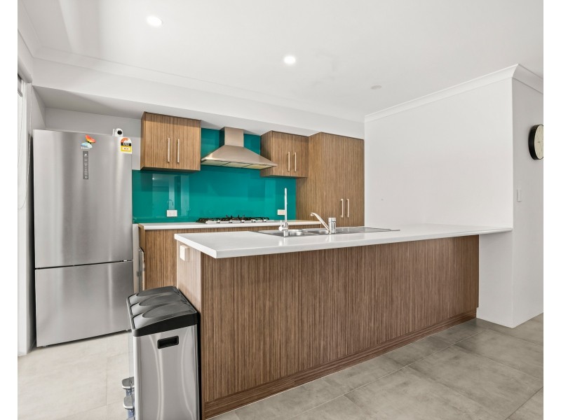 19 Calamocha Way, Piara Waters WA 6112