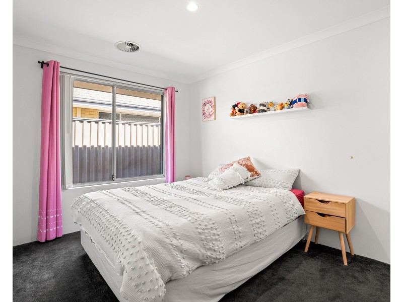 19 Calamocha Way, Piara Waters WA 6112