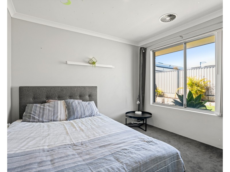 19 Calamocha Way, Piara Waters WA 6112