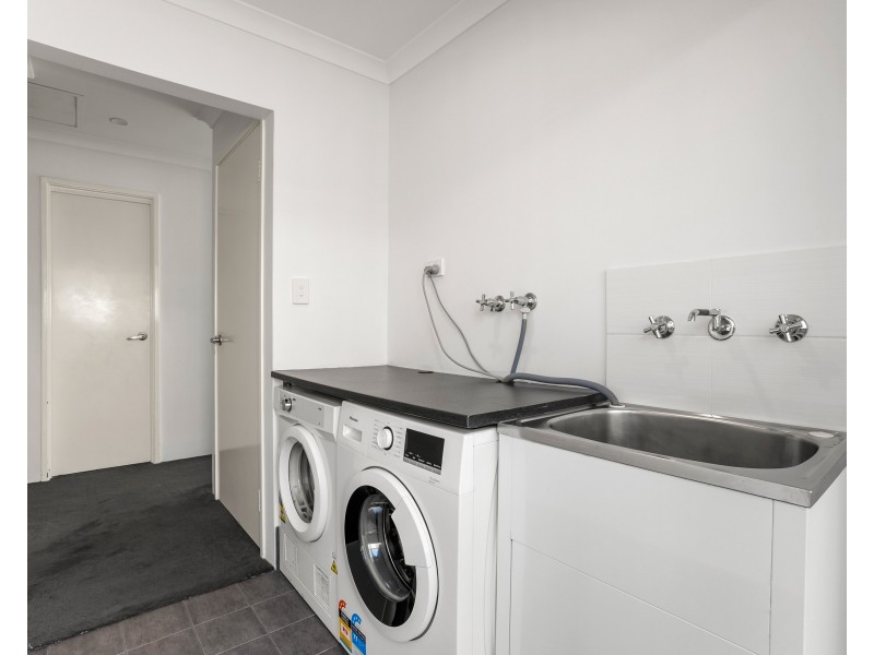 19 Calamocha Way, Piara Waters WA 6112