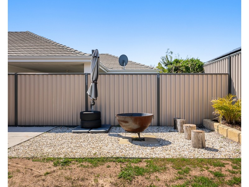 19 Calamocha Way, Piara Waters WA 6112