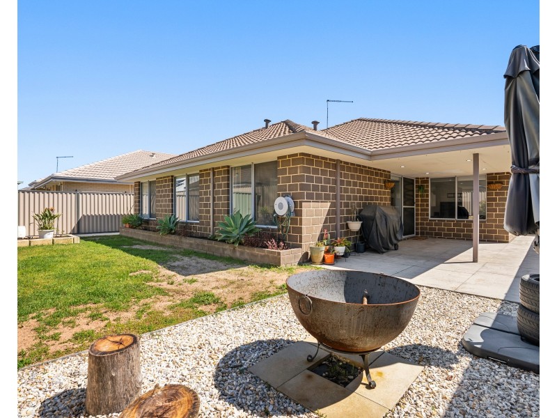 19 Calamocha Way, Piara Waters WA 6112