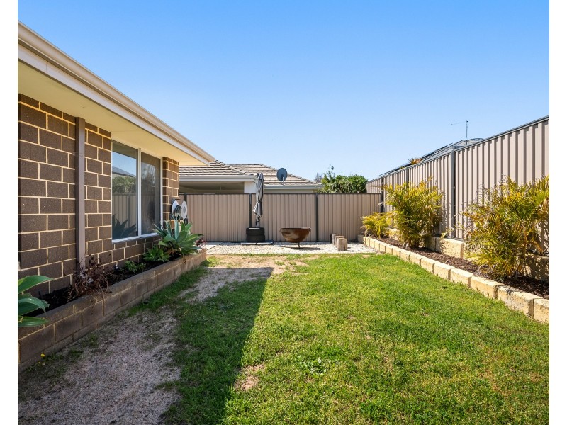 19 Calamocha Way, Piara Waters WA 6112