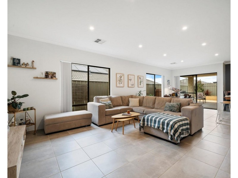 87 Portobello Parade, Wellard WA 6170