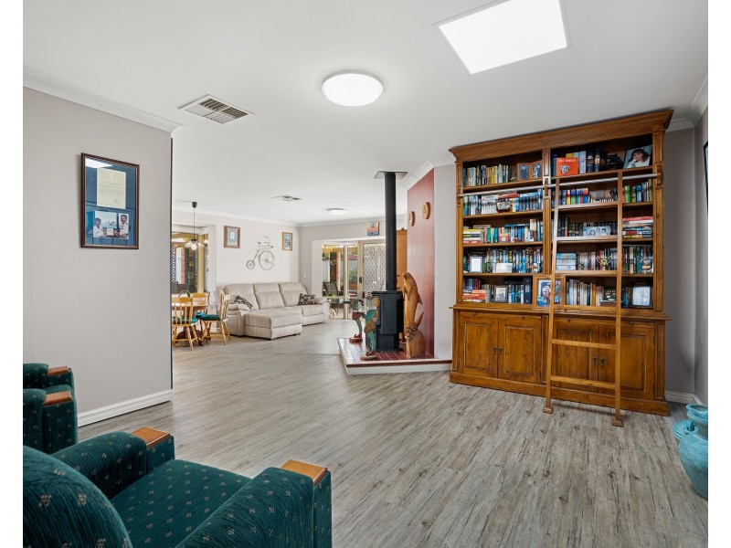 8 Bolivar Court, Safety Bay WA 6169