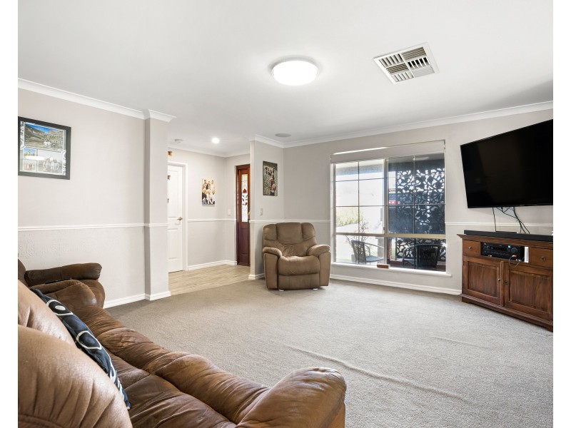 8 Bolivar Court, Safety Bay WA 6169