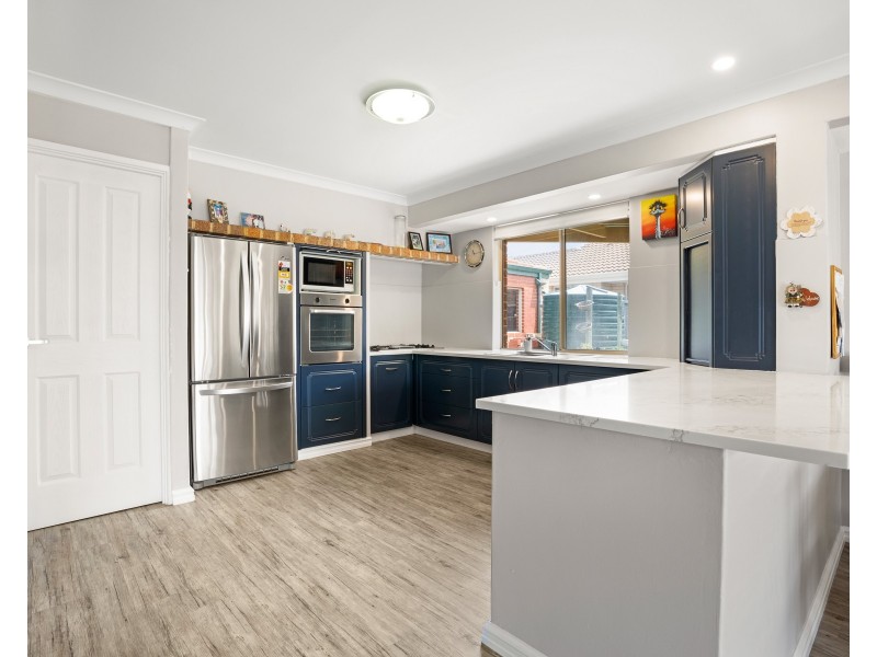 8 Bolivar Court, Safety Bay WA 6169