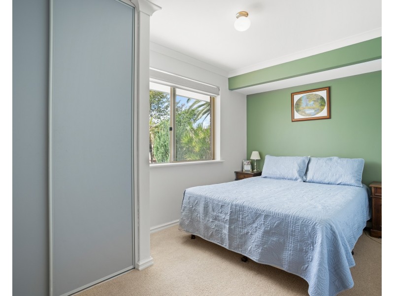 8 Bolivar Court, Safety Bay WA 6169