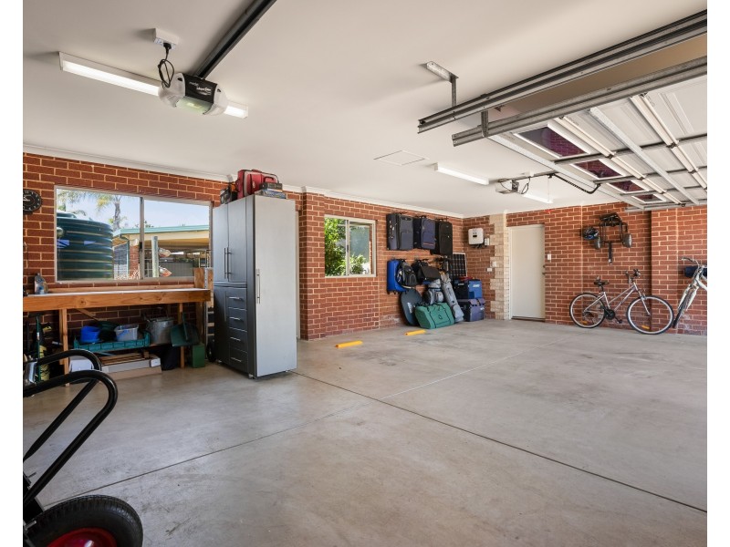 8 Bolivar Court, Safety Bay WA 6169