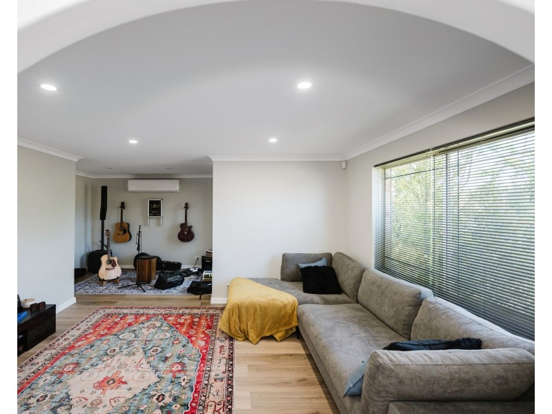 71 The Avenue, Warnbro WA 6169