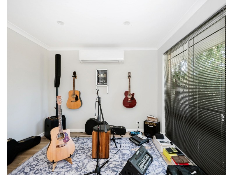 71 The Avenue, Warnbro WA 6169