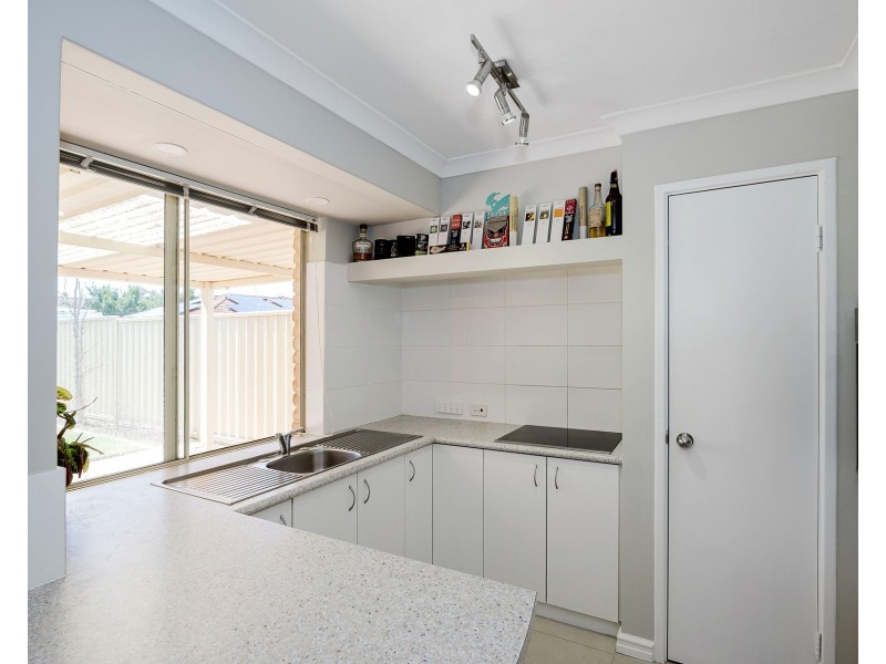 71 The Avenue, Warnbro WA 6169