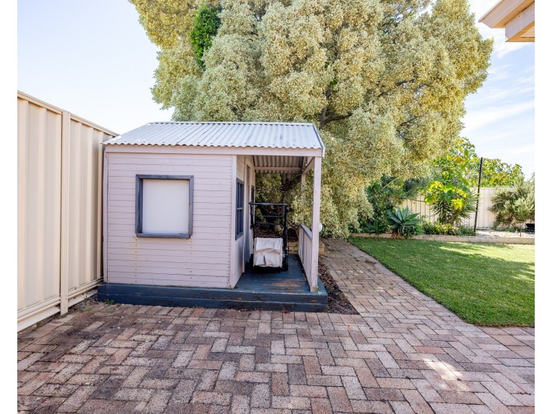 71 The Avenue, Warnbro WA 6169