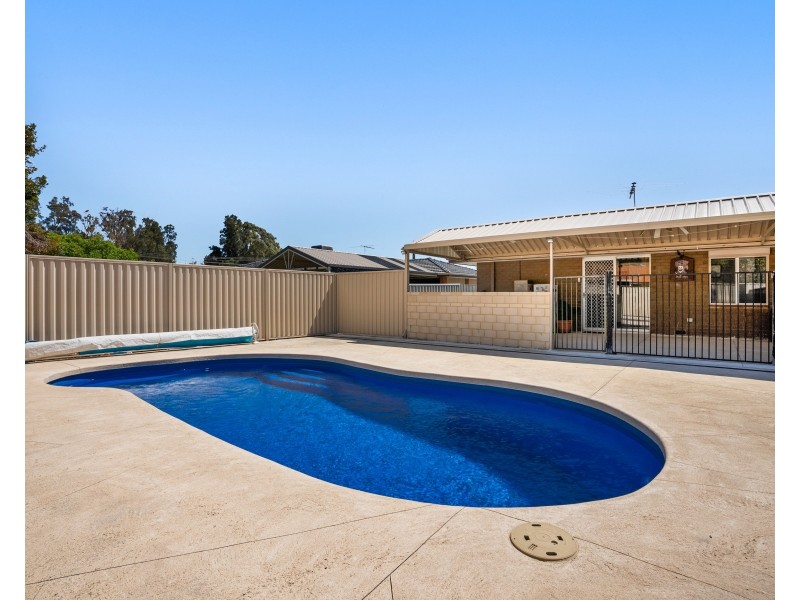 6 Breaden Drive, Cooloongup WA 6168