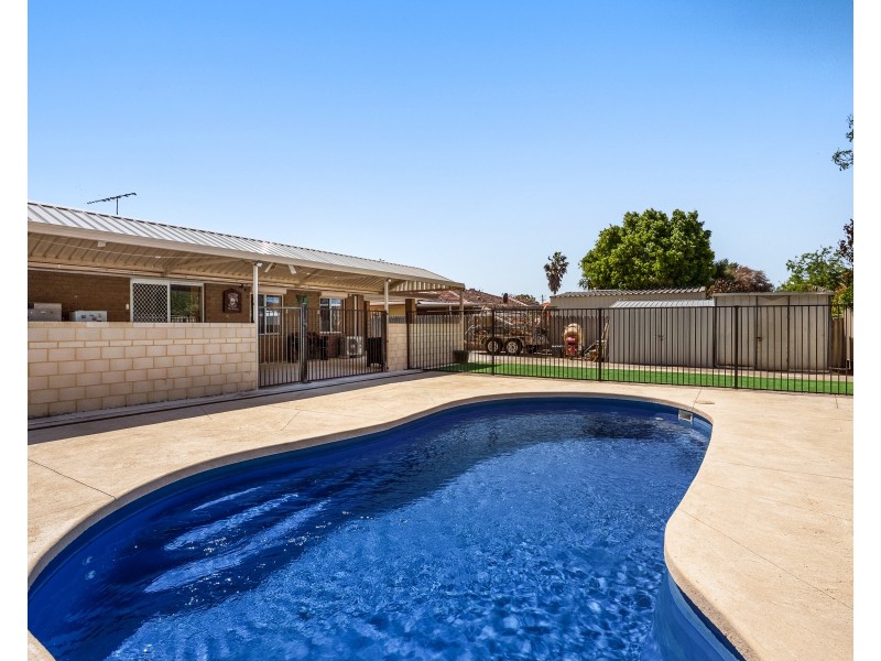 6 Breaden Drive, Cooloongup WA 6168