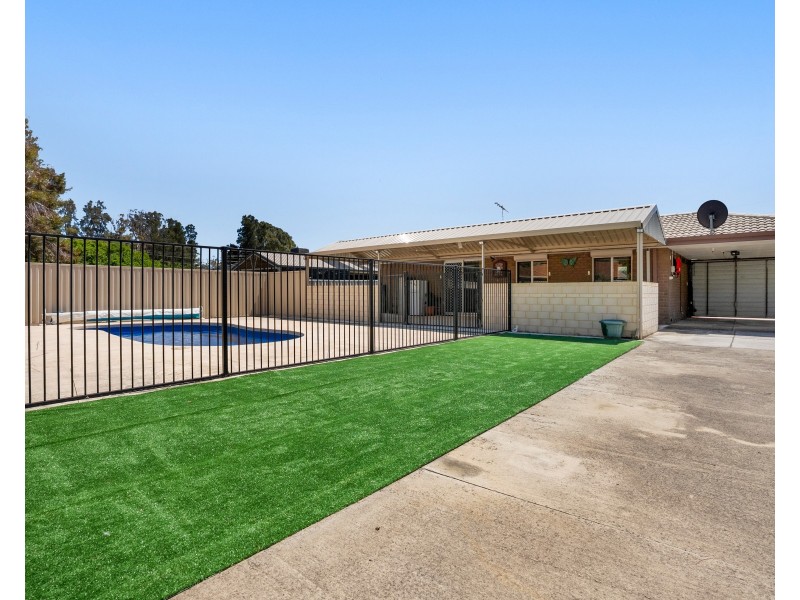 6 Breaden Drive, Cooloongup WA 6168