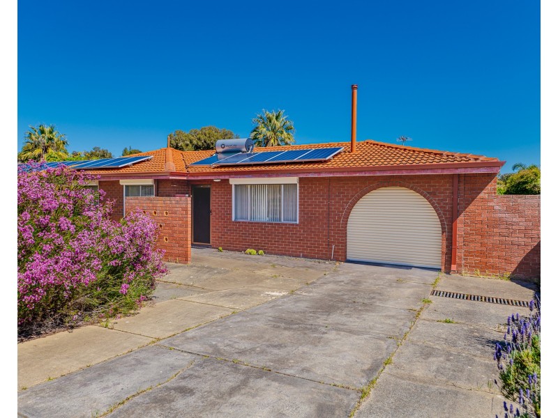 12 Adamson Rd, Parmelia WA 6167