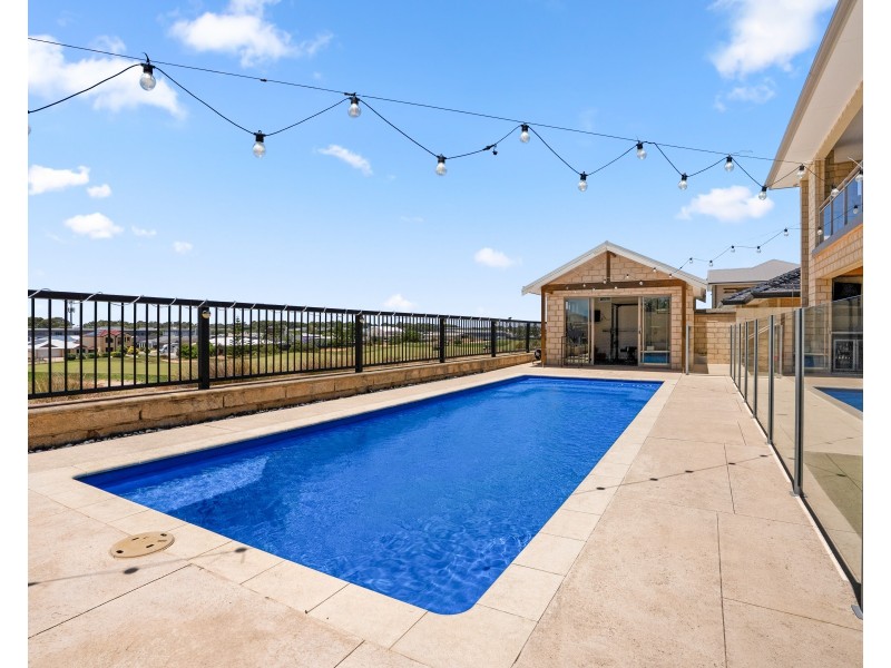 43 Holloways Ridge, Secret Harbour WA 6173