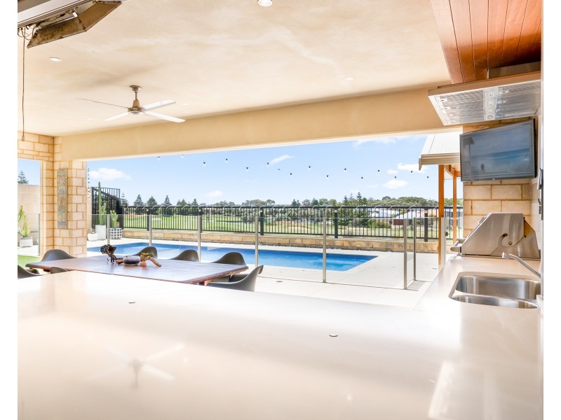 43 Holloways Ridge, Secret Harbour WA 6173