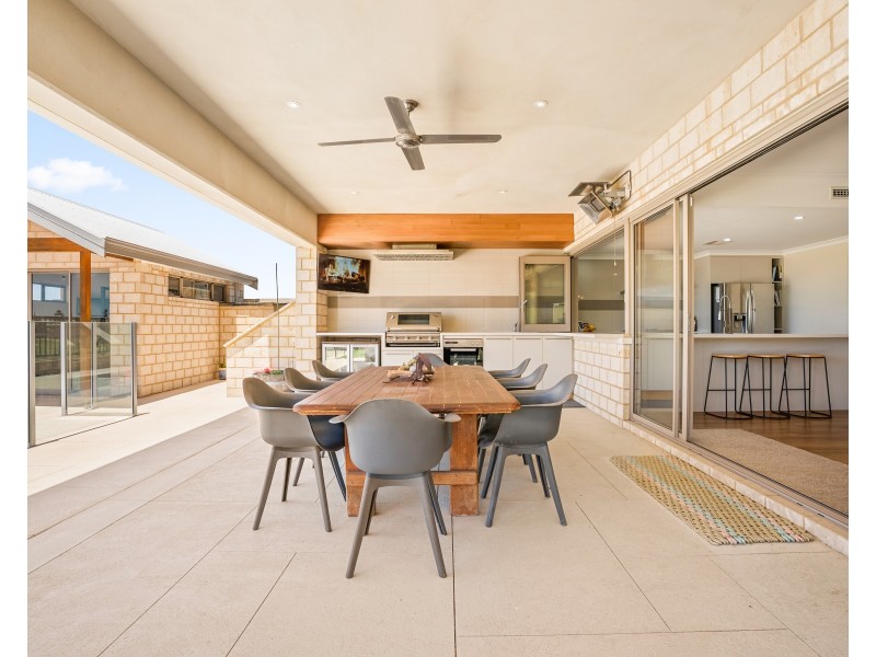 43 Holloways Ridge, Secret Harbour WA 6173