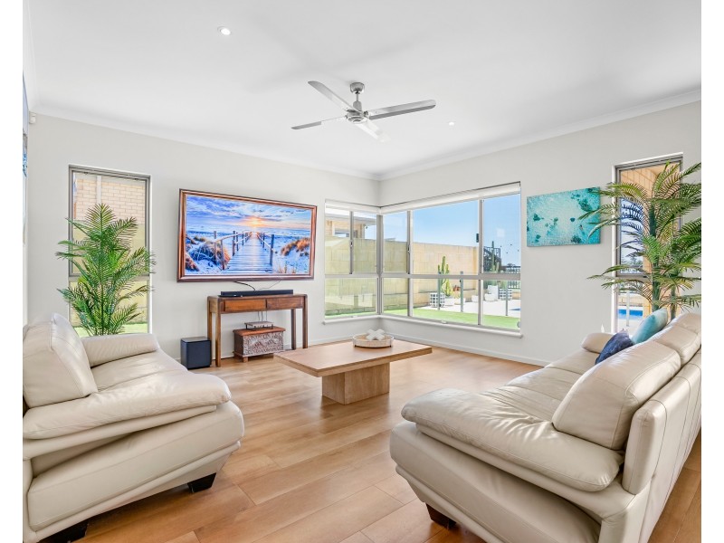 43 Holloways Ridge, Secret Harbour WA 6173