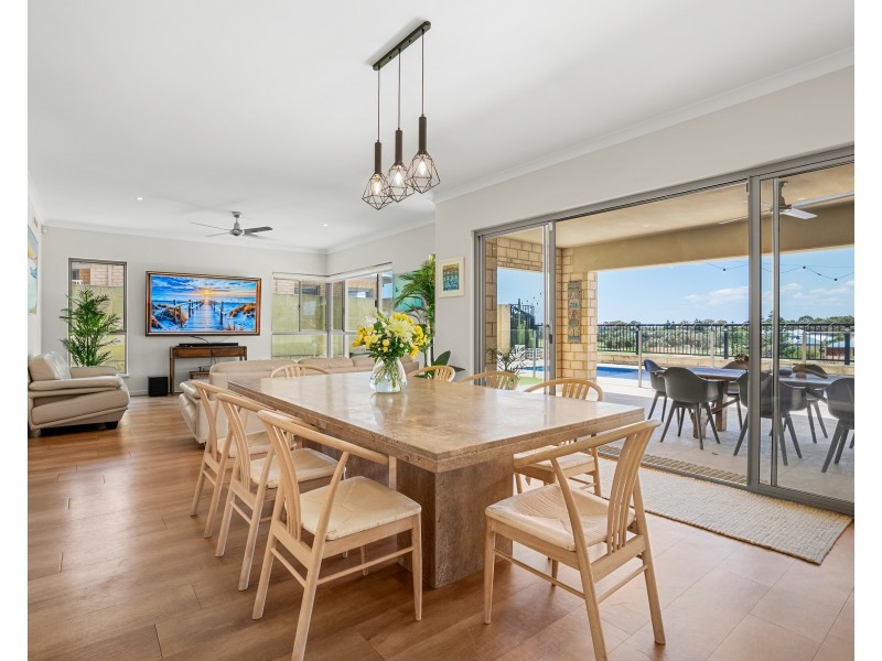 43 Holloways Ridge, Secret Harbour WA 6173