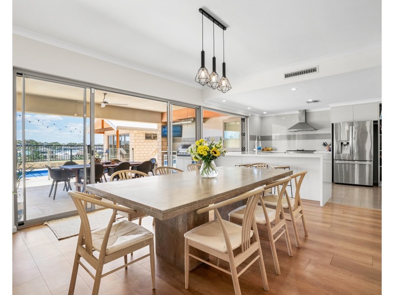 43 Holloways Ridge, Secret Harbour WA 6173