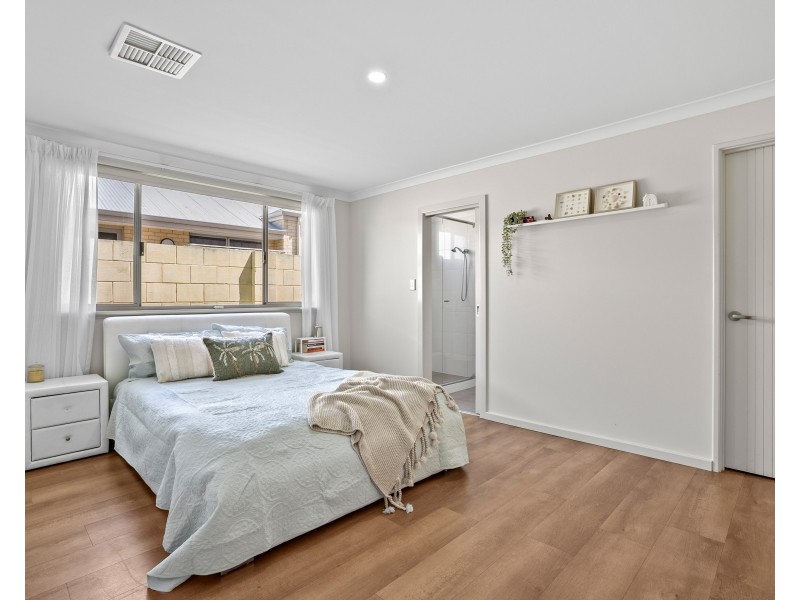 43 Holloways Ridge, Secret Harbour WA 6173