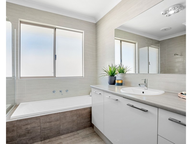 43 Holloways Ridge, Secret Harbour WA 6173