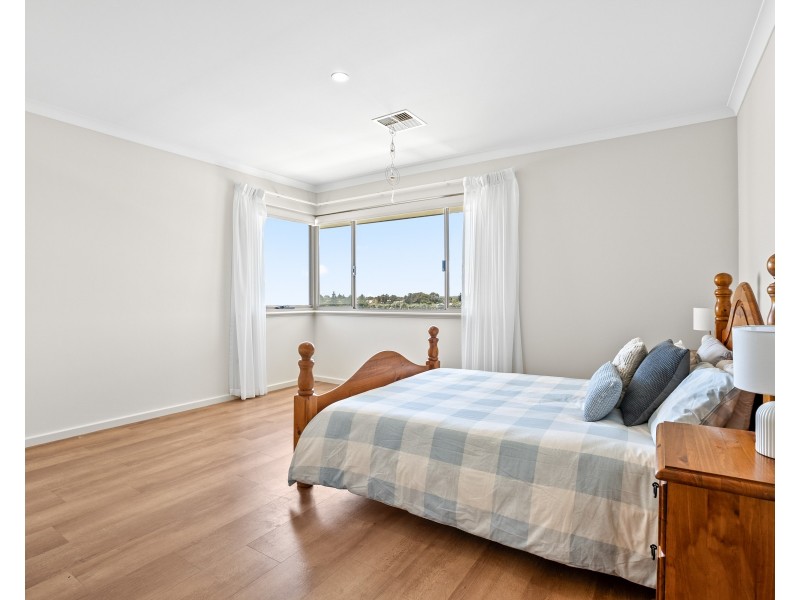 43 Holloways Ridge, Secret Harbour WA 6173