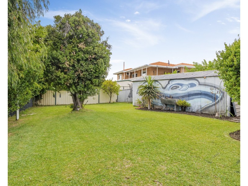 14 June Road, Safety Bay WA 6169