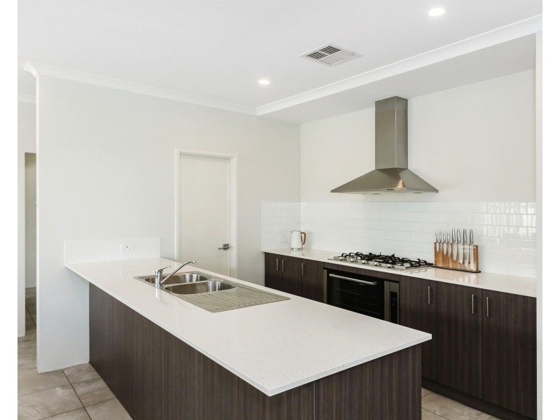 18 Yandal Way, Golden Bay WA 6174