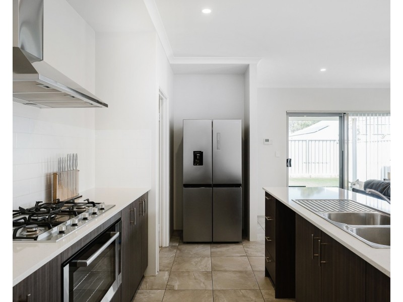 18 Yandal Way, Golden Bay WA 6174