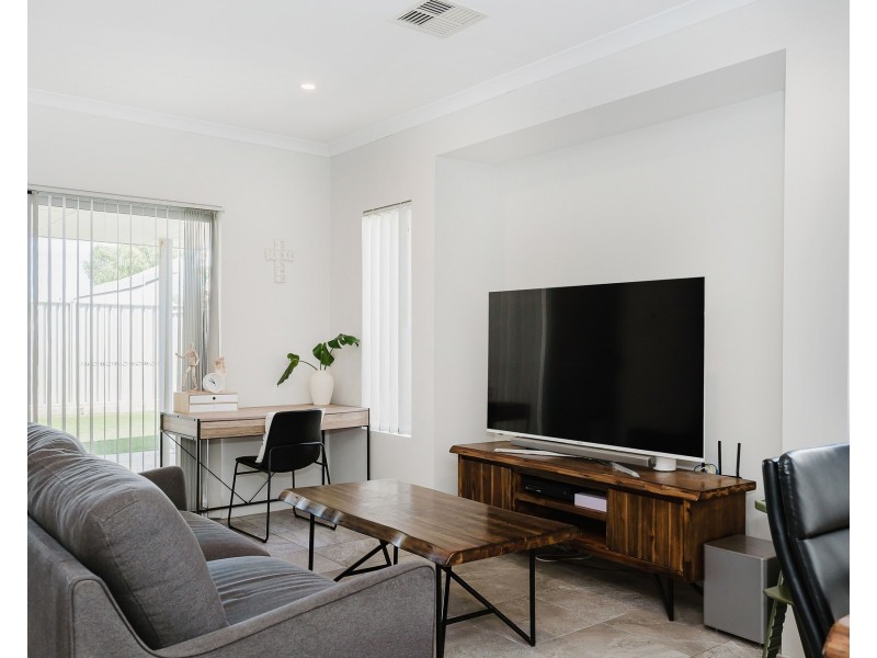 18 Yandal Way, Golden Bay WA 6174