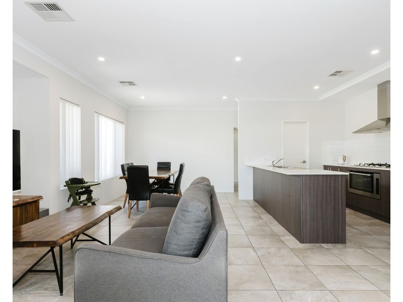 18 Yandal Way, Golden Bay WA 6174