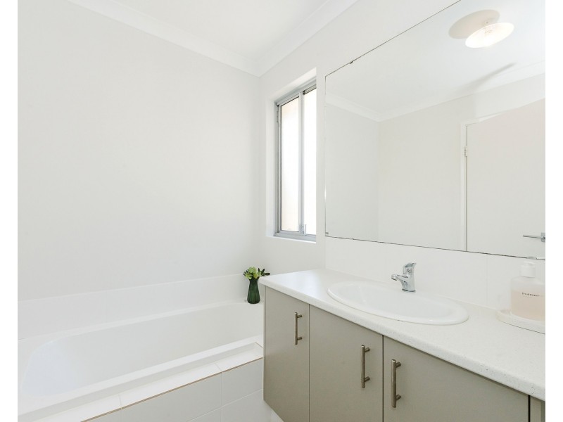 18 Yandal Way, Golden Bay WA 6174