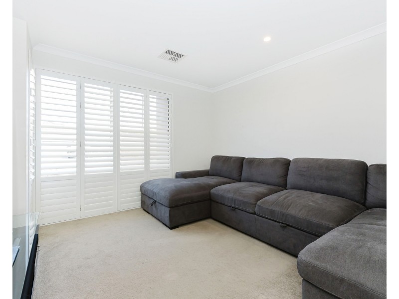 18 Yandal Way, Golden Bay WA 6174