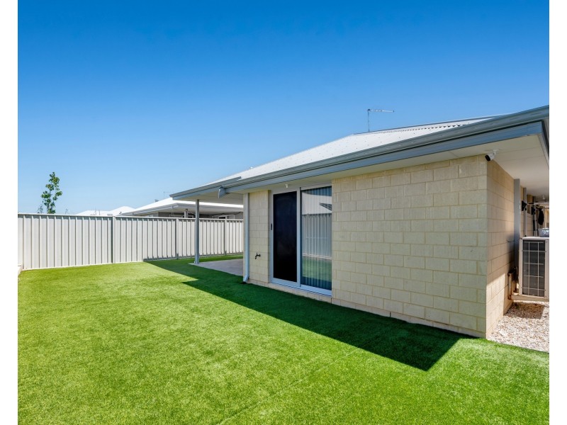 18 Yandal Way, Golden Bay WA 6174