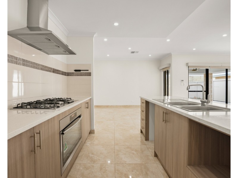 14 Wollomai Rd, Baldivis WA 6171