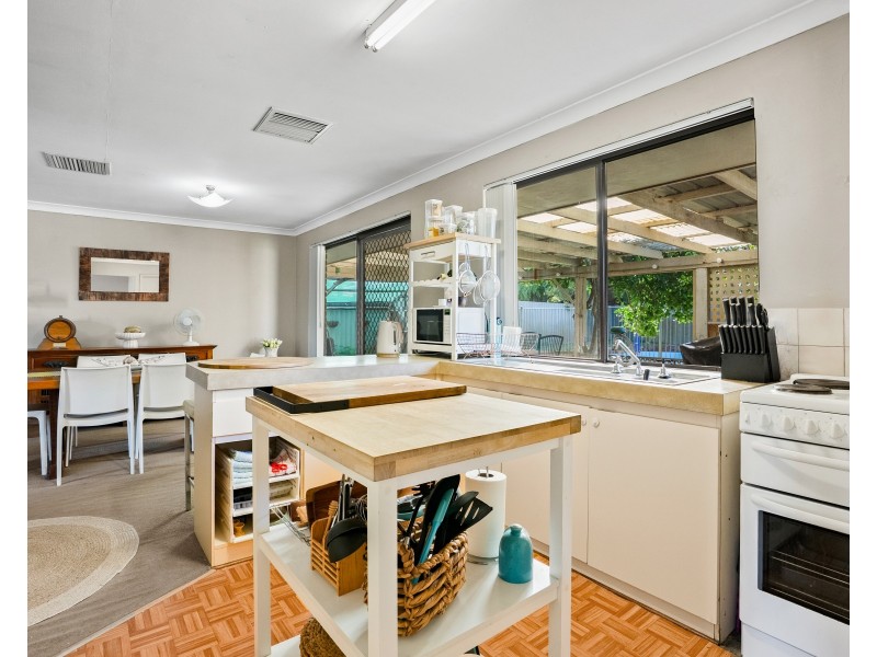 6 Ocean Place, Waikiki WA 6169