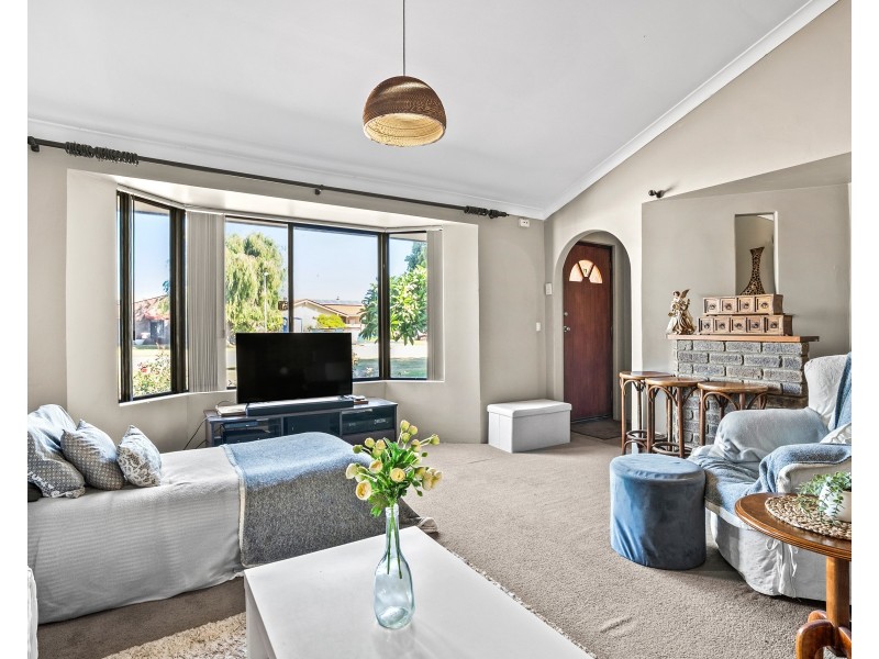 6 Ocean Place, Waikiki WA 6169