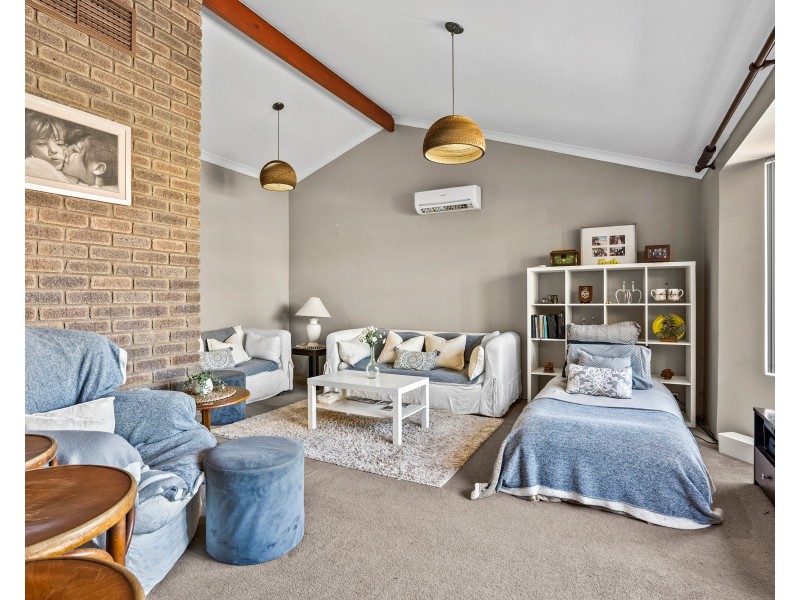 6 Ocean Place, Waikiki WA 6169