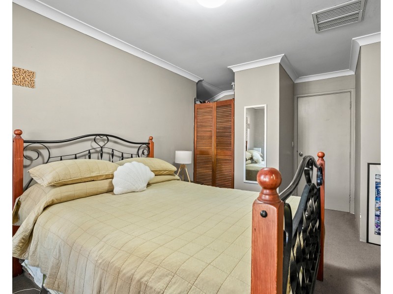 6 Ocean Place, Waikiki WA 6169