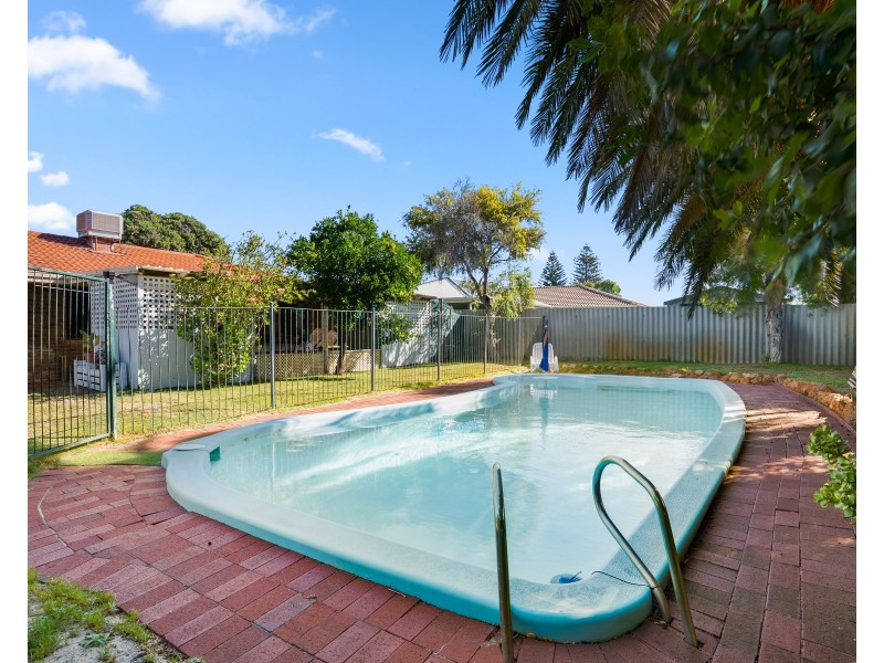 6 Ocean Place, Waikiki WA 6169