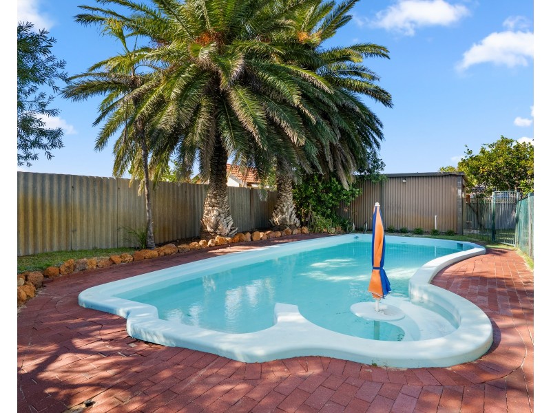 6 Ocean Place, Waikiki WA 6169