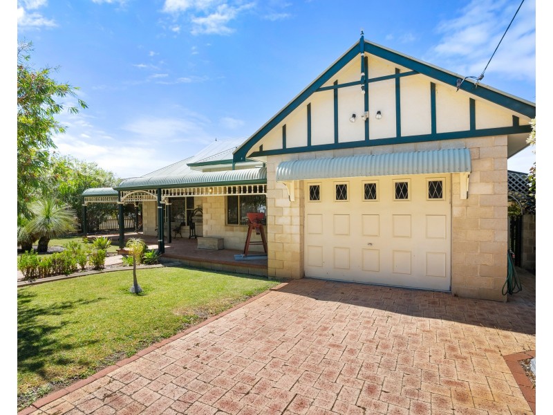 182 Safety Bay Road, Safety Bay WA 6169